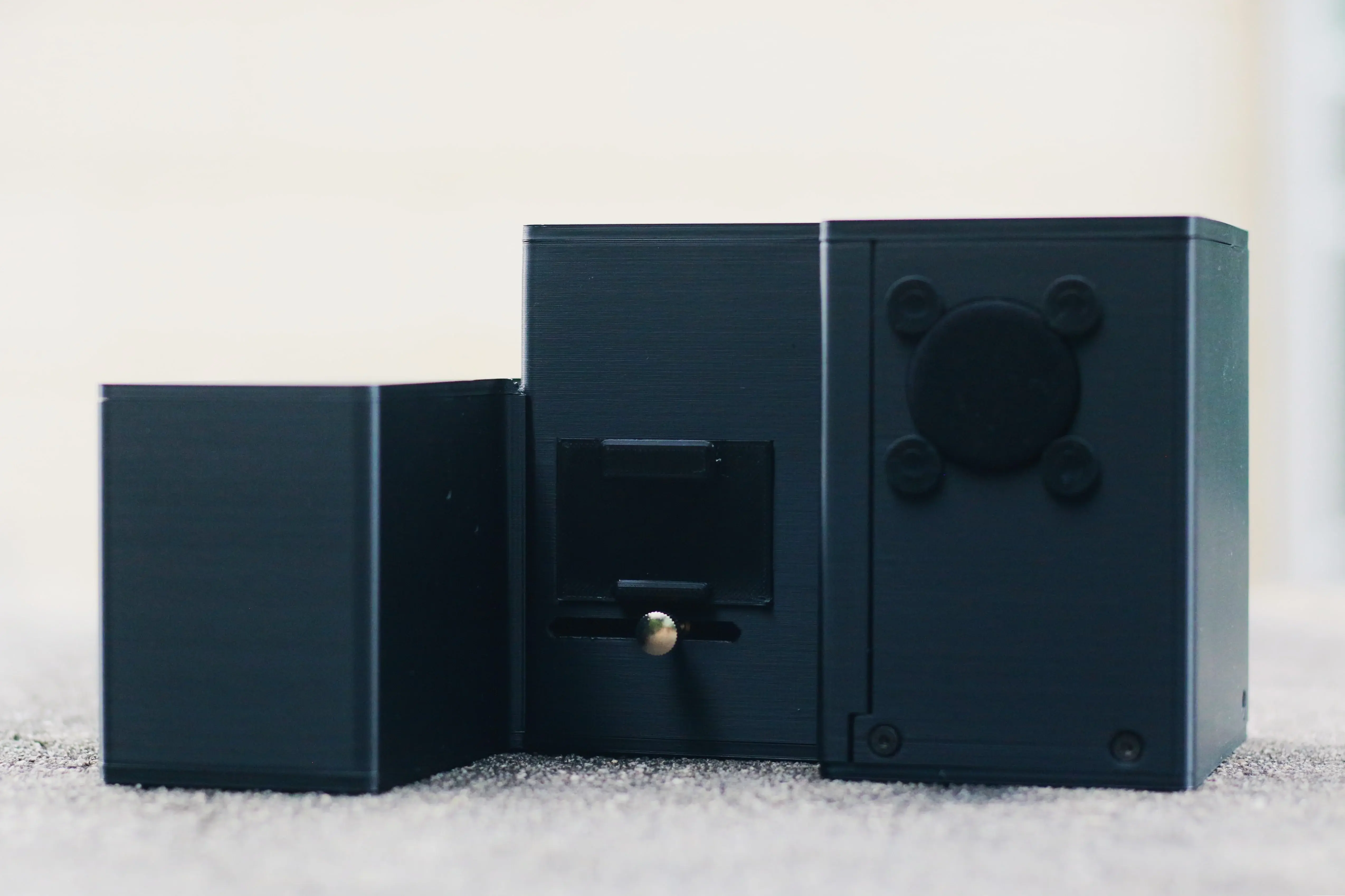 ARTiMiS device, isometric neutral view